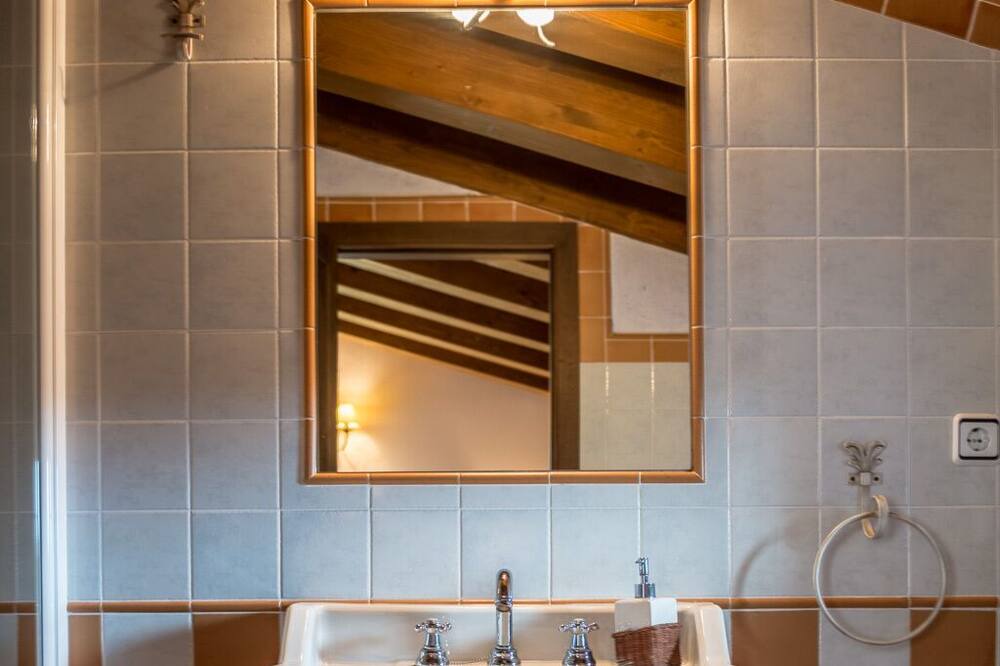Photo of Bathroom in Sobrecastell