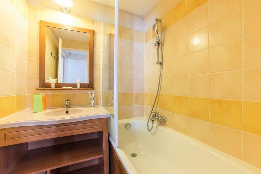 Photo of Bathroom in Pyrenees 2000