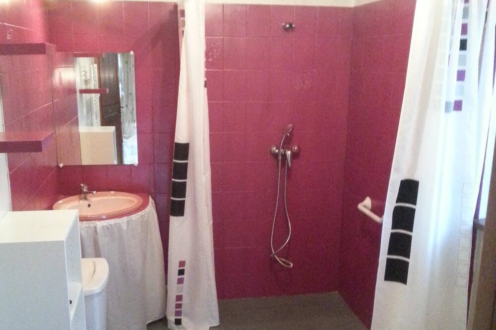 Photo of Bathroom in Boissay