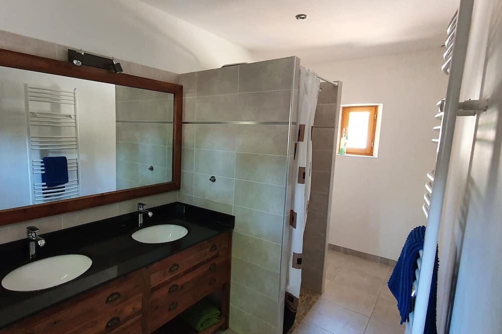 Photo of Bathroom in Saint-Jean-de-Bueges