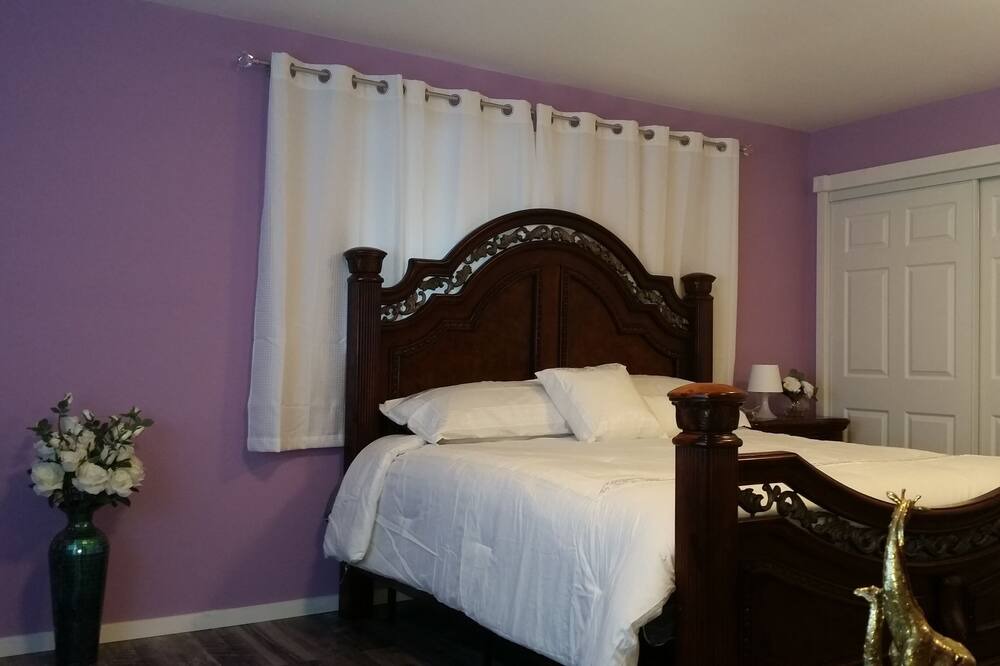 Photo of Bedroom in Holly