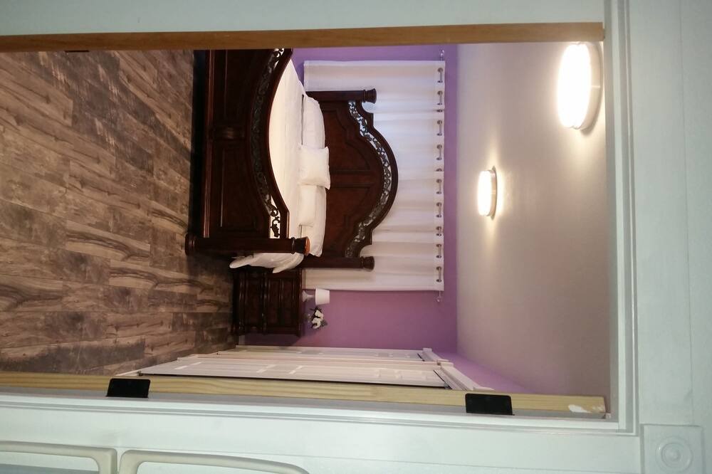 Photo of Others in Holly