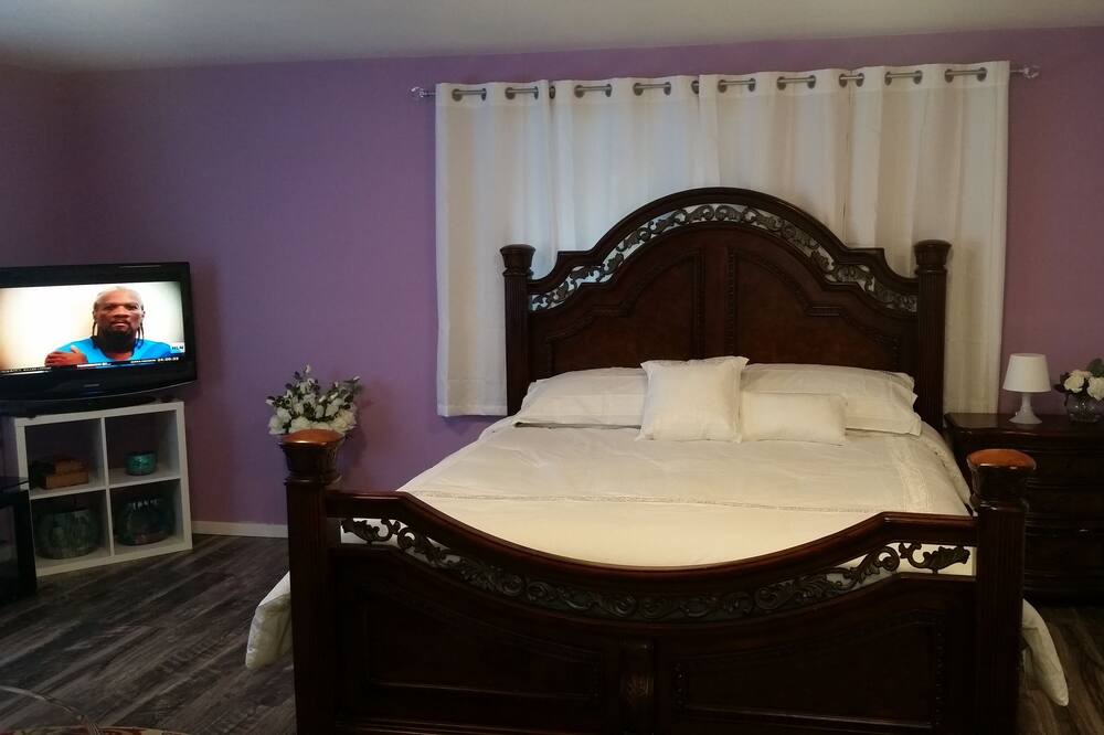 Photo of Bedroom in Holly