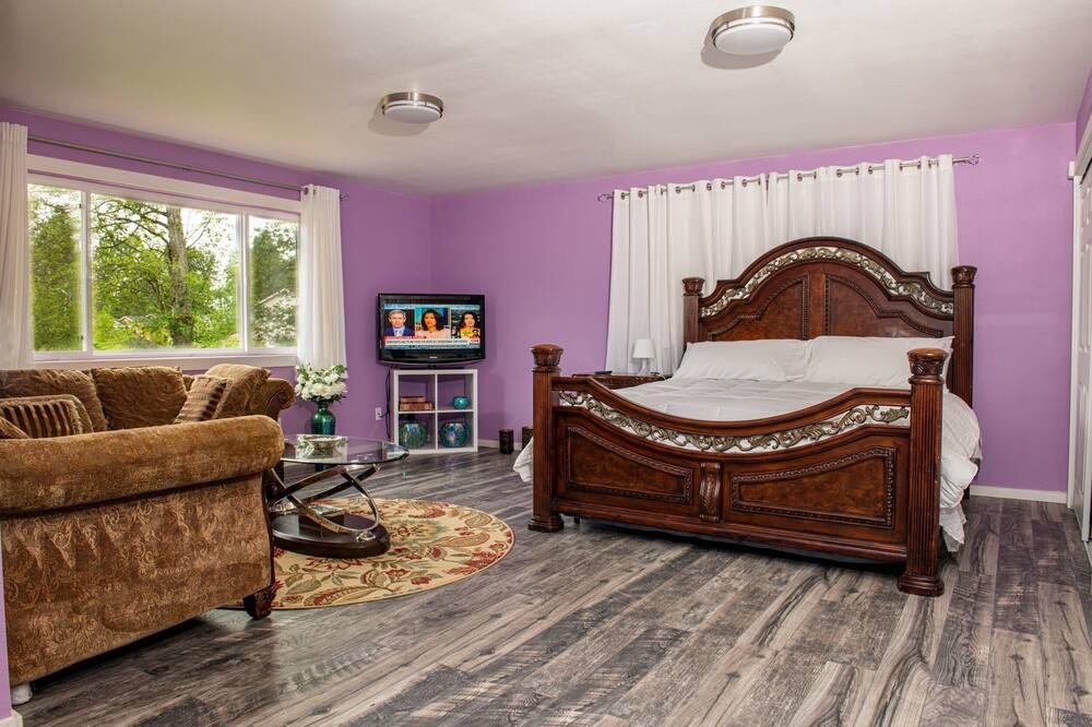 Photo of Bedroom in Holly