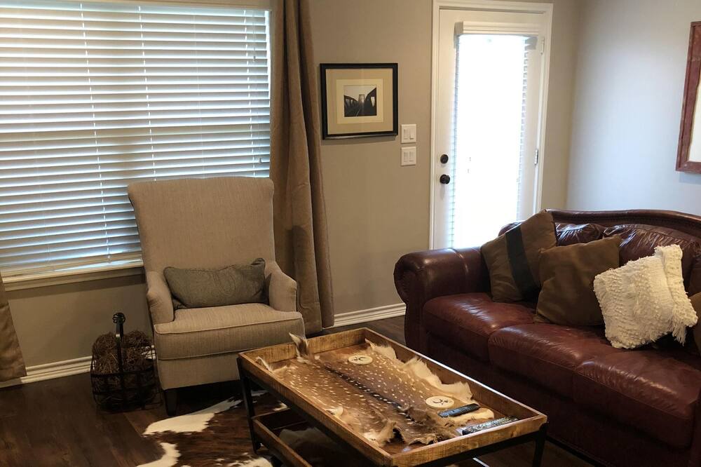 Photo of Livingroom in College Station