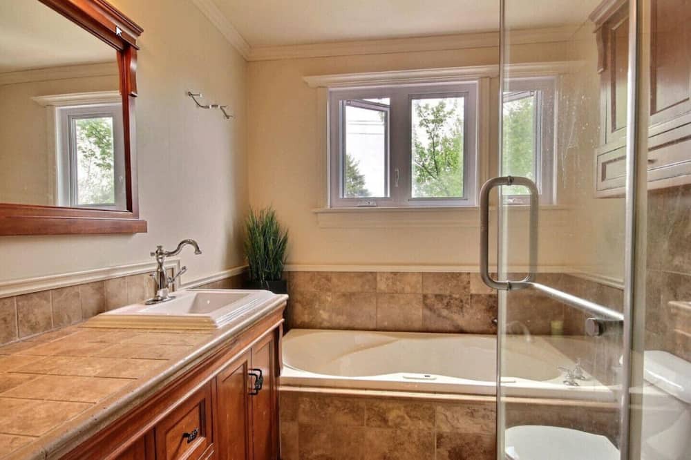 Photo of Bathroom in Levis