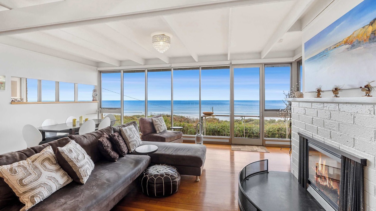 Photo of Livingroom in Eastern View