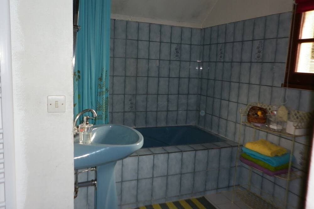 Photo of Bathroom in Chessy