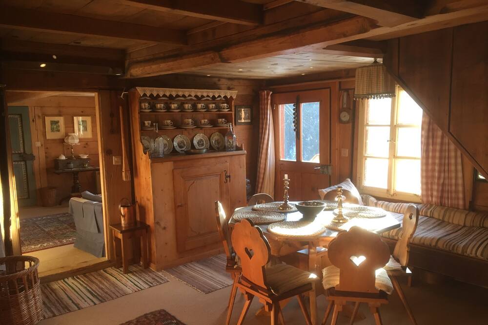 Photo of Livingroom in Rougemont