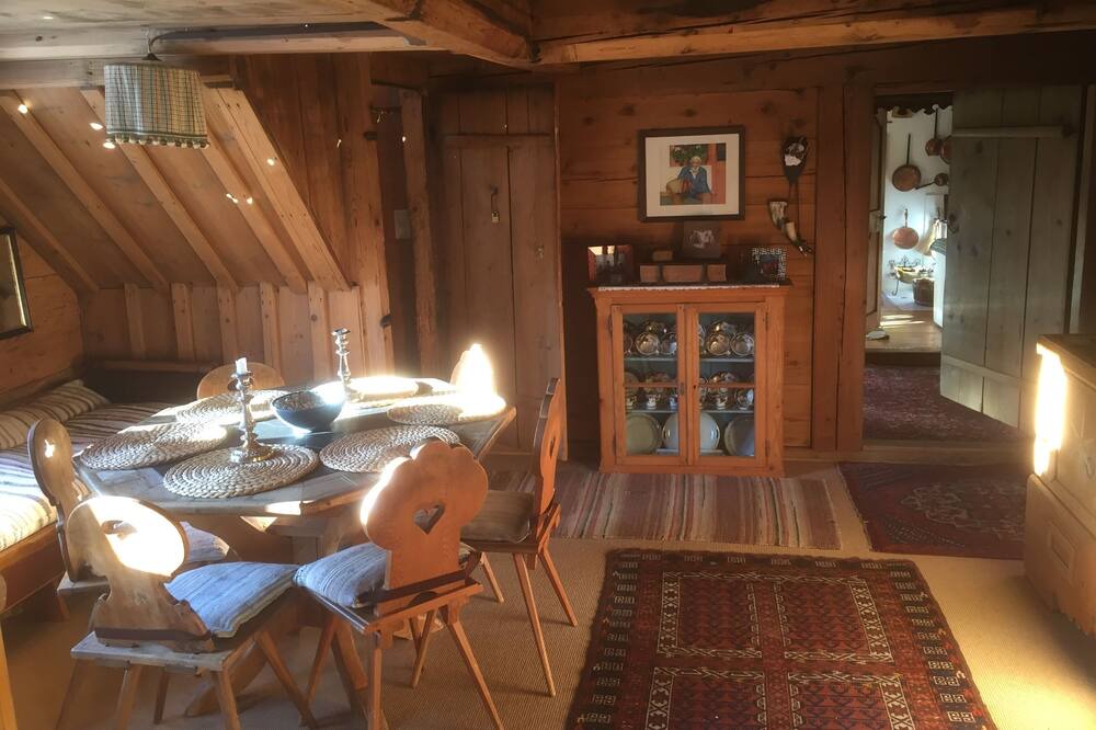 Photo of Livingroom in Rougemont