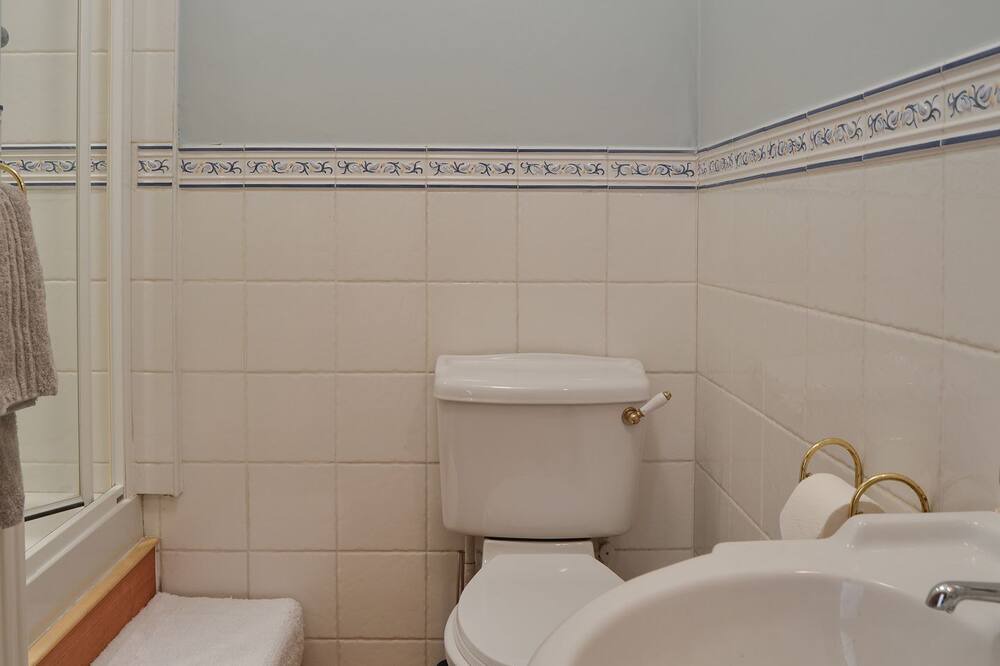 Photo of Bathroom in Ironbridge