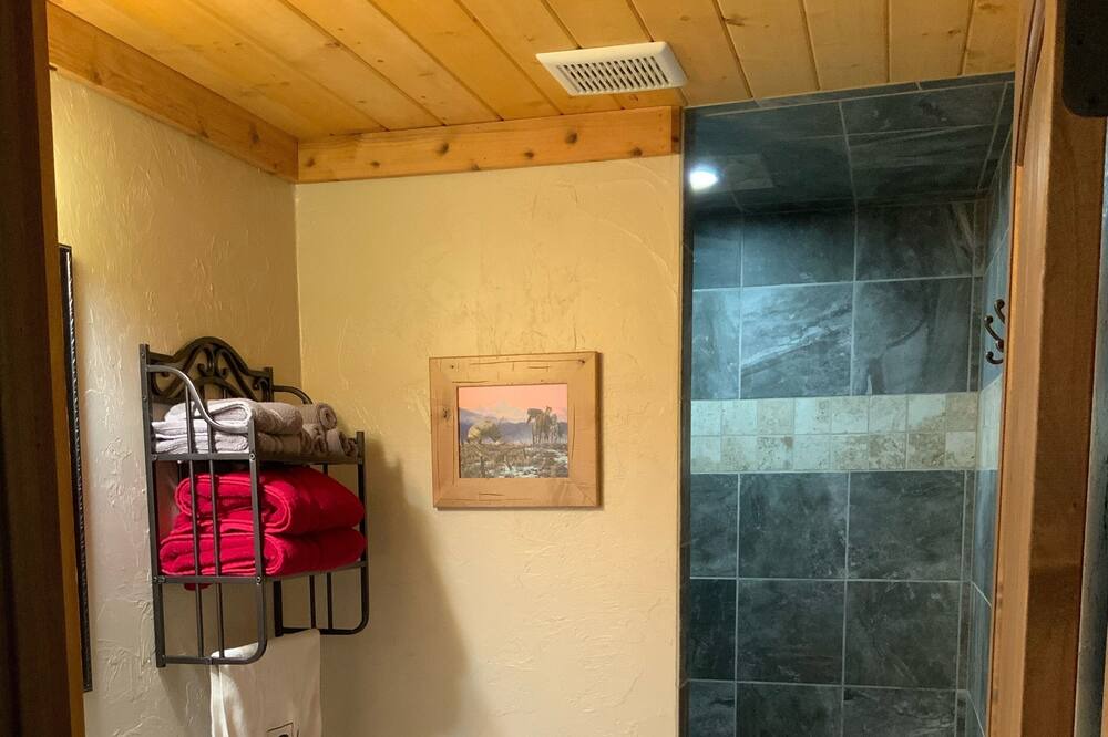 Photo of Bathroom in Cimarron
