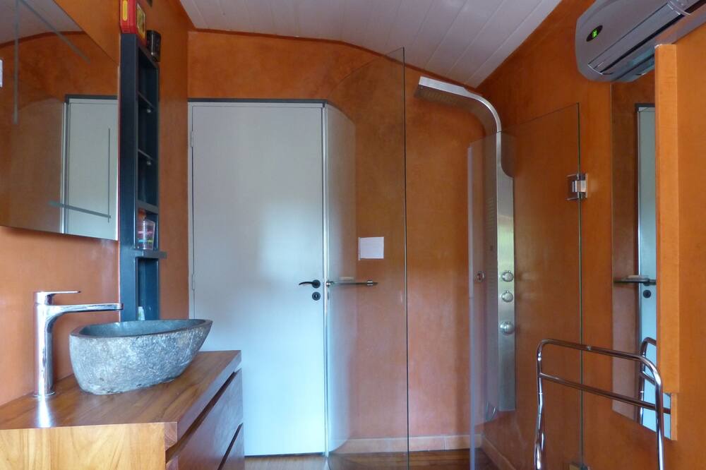 Photo of Bathroom in Mirandol-Bourgnounac