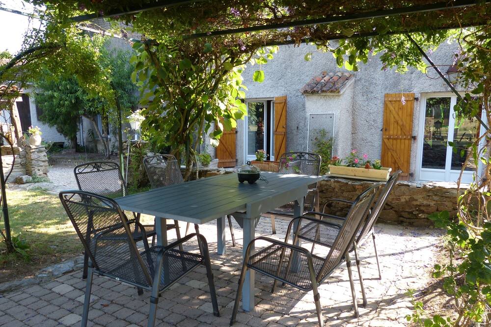 Photo of Patio Balcony in Mirandol-Bourgnounac
