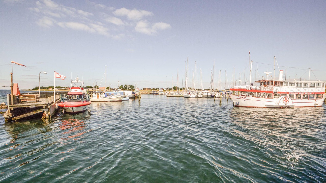 Photo of Others in Arø