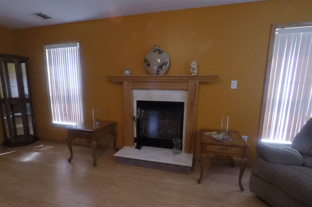Photo of Livingroom in Paterson