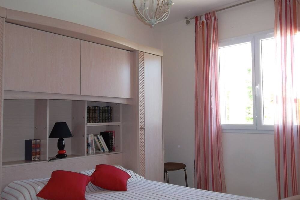 Photo of Bedroom in Saint-Genies-de-Fontedit