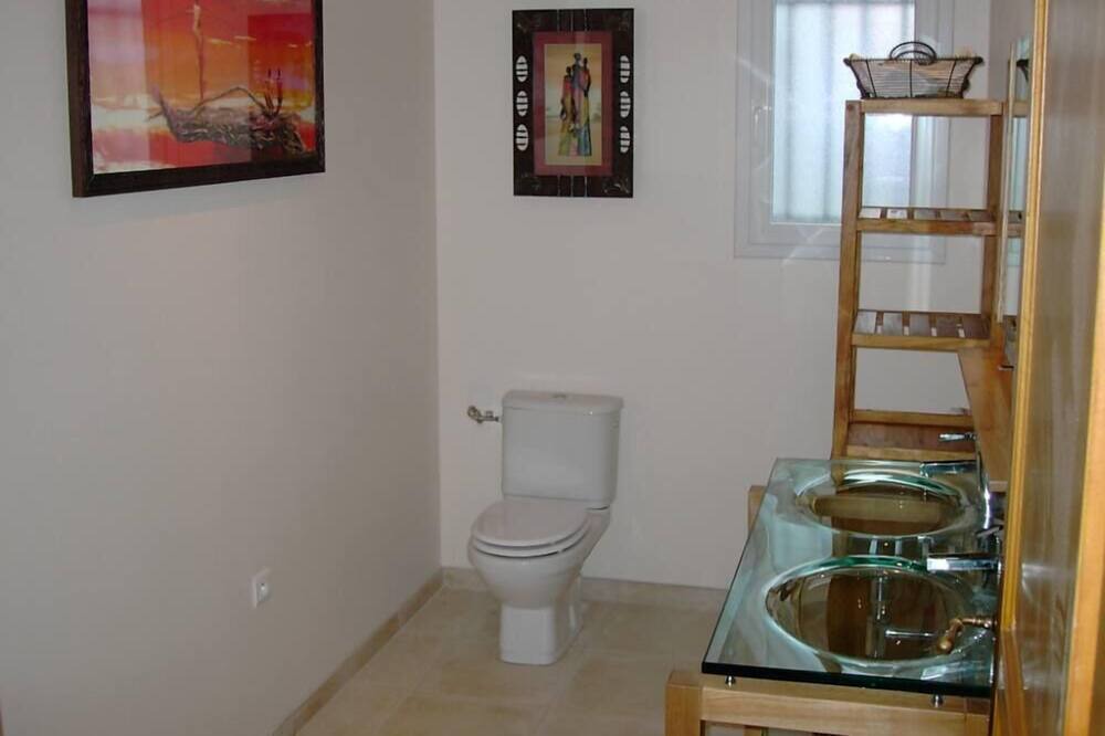 Photo of Bathroom in Saint-Genies-de-Fontedit