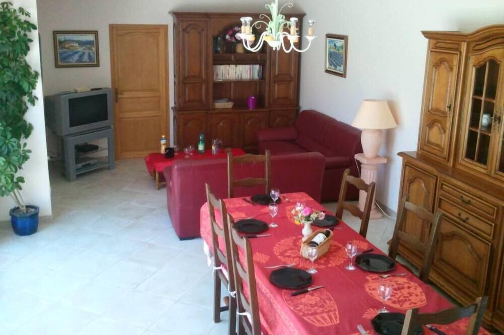 Photo of Livingroom in Saint-Genies-de-Fontedit
