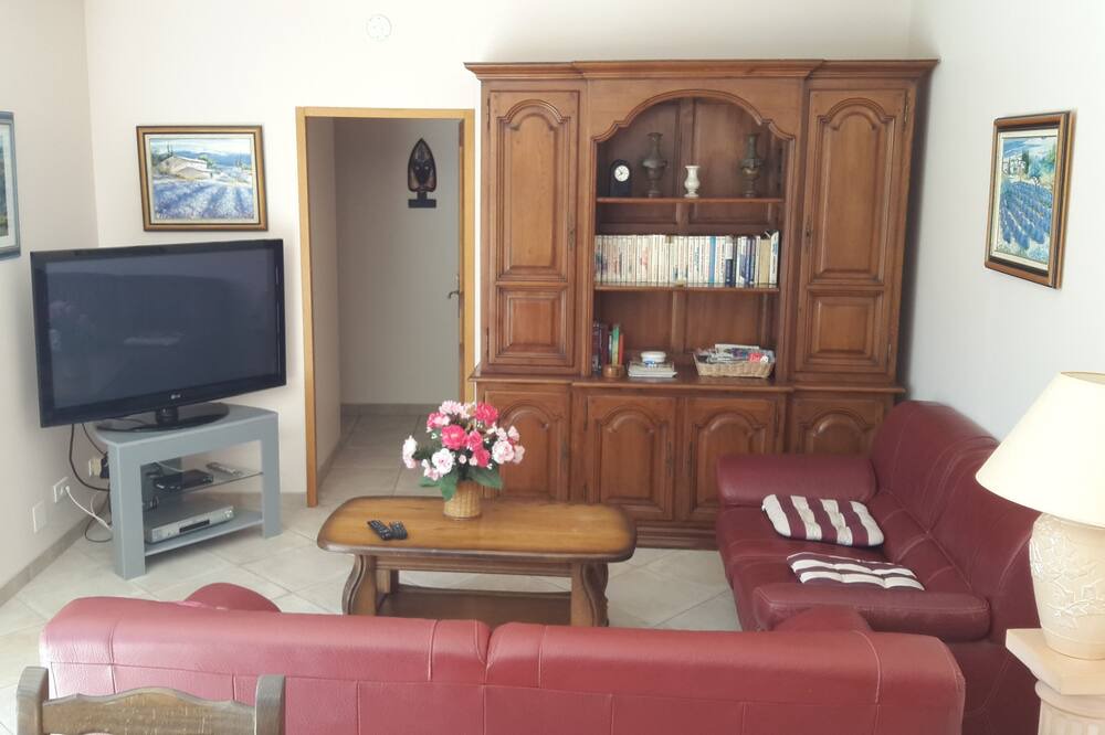Photo of Livingroom in Saint-Genies-de-Fontedit
