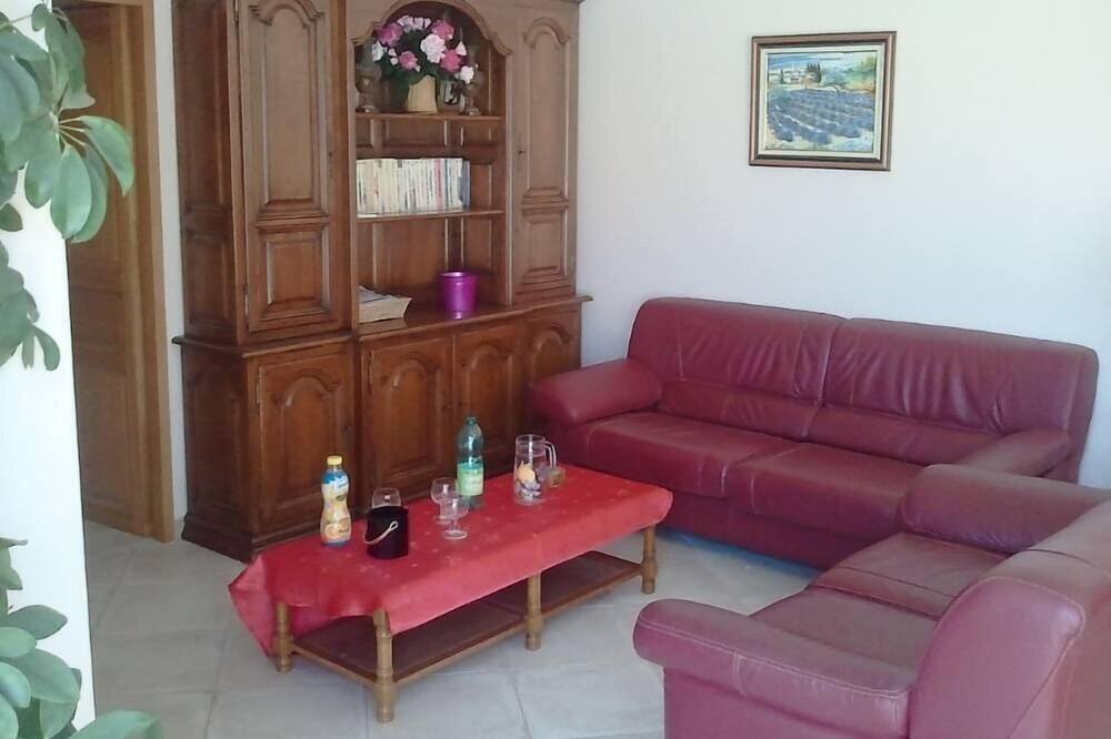 Photo of Livingroom in Saint-Genies-de-Fontedit