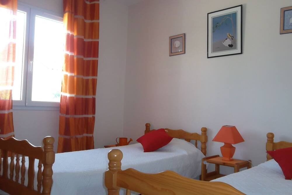 Photo of Bedroom in Saint-Genies-de-Fontedit