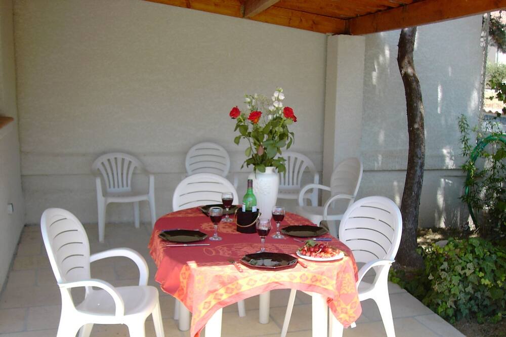 Photo of Patio Balcony in Saint-Genies-de-Fontedit