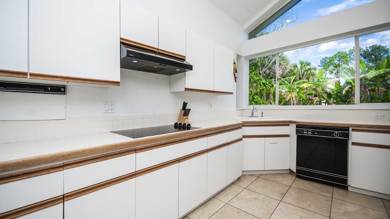 Photo of Kitchen in Groveland