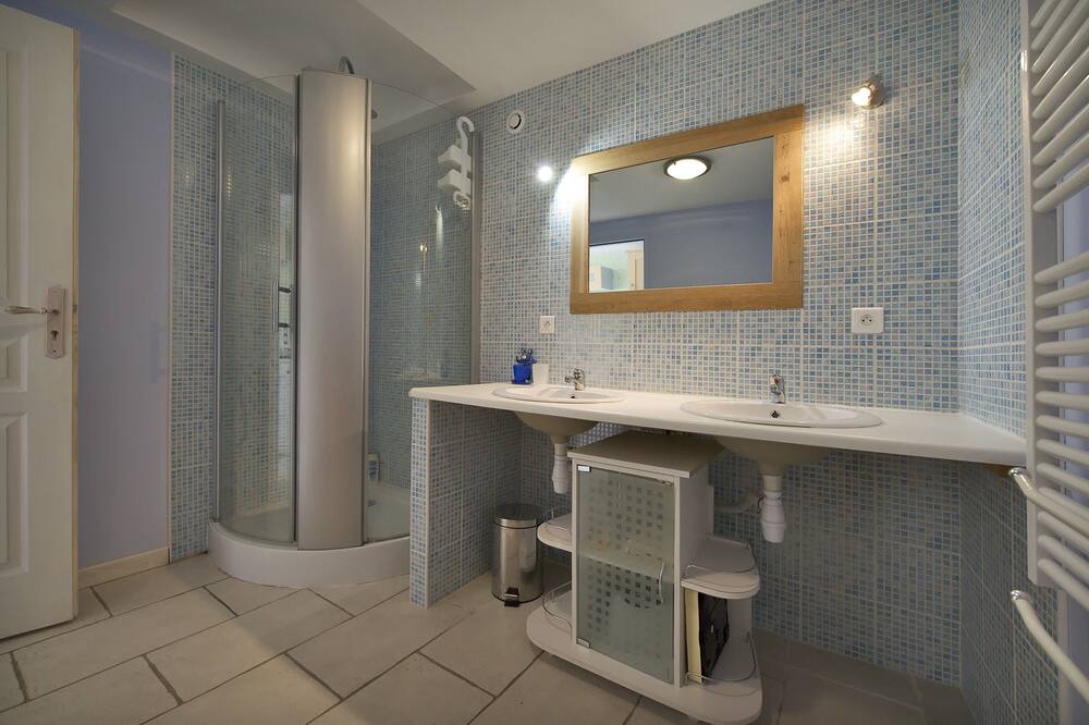 Photo of Bathroom in Molieres-sur-Ceze