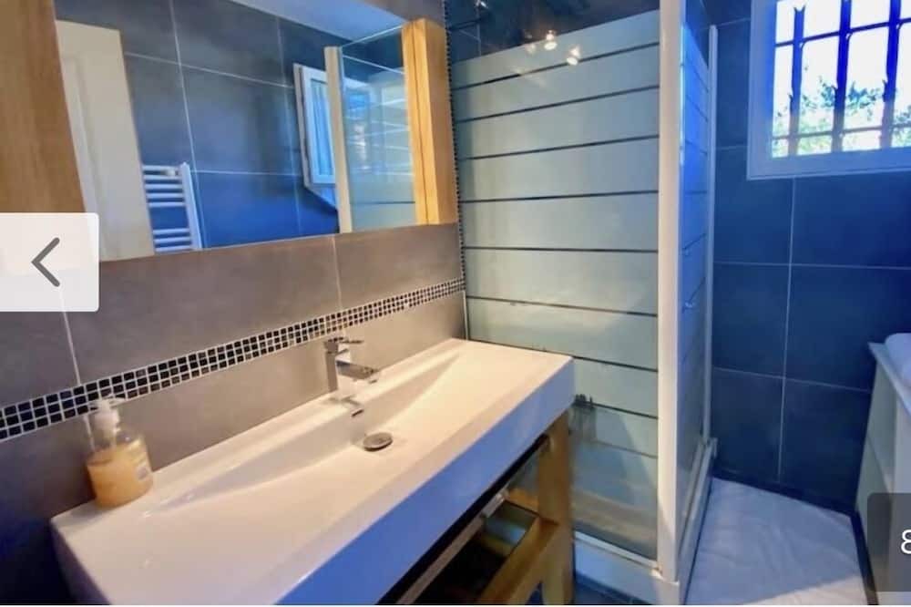 Photo of Bathroom in Restinclieres