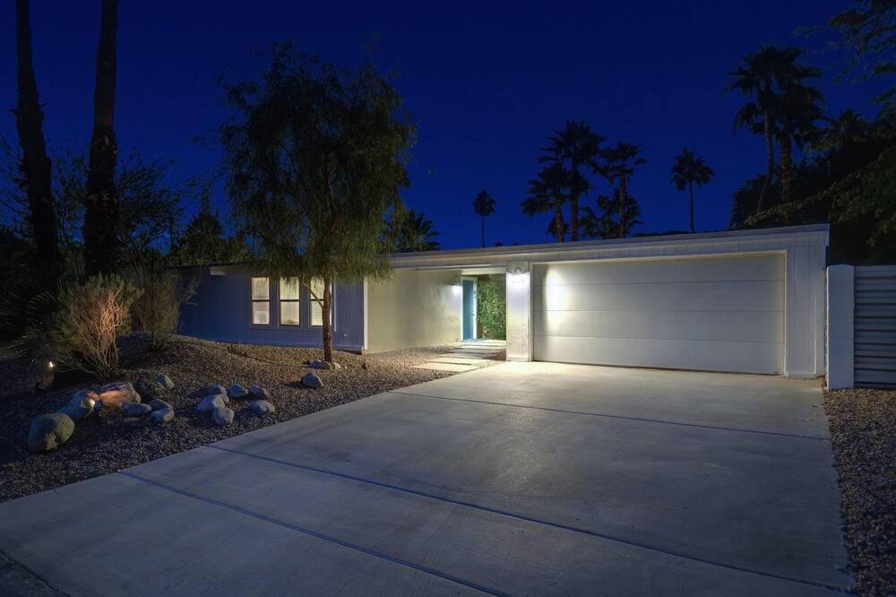 Photo of Outdoor in Racquet Club Estates