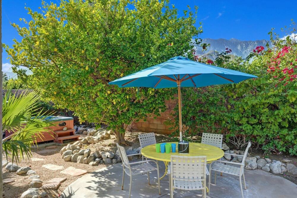 Photo of Patio Balcony in Racquet Club Estates