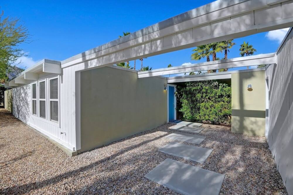 Photo of Outdoor in Racquet Club Estates