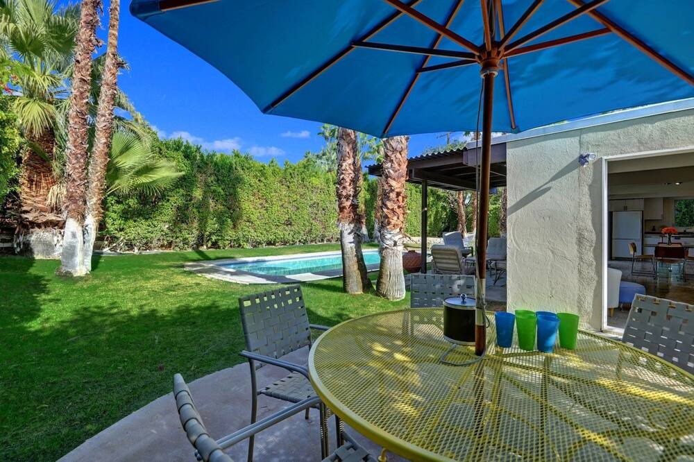 Photo of Outdoor in Racquet Club Estates