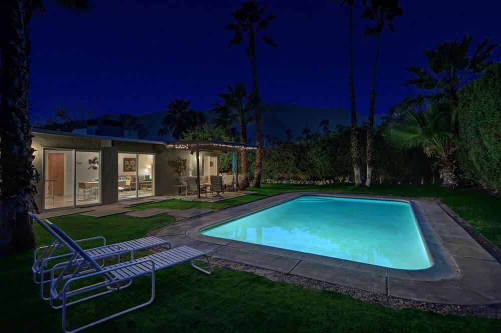 Photo of Outdoor in Racquet Club Estates