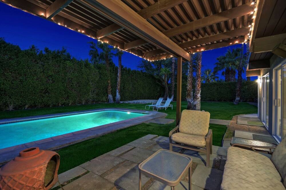Photo of Outdoor in Racquet Club Estates