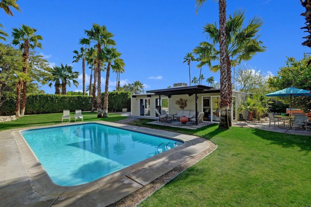 Photo of Outdoor in Racquet Club Estates