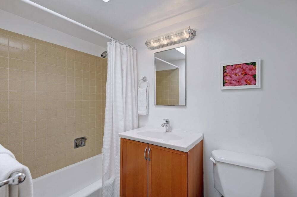 Photo of Bathroom in Racquet Club Estates