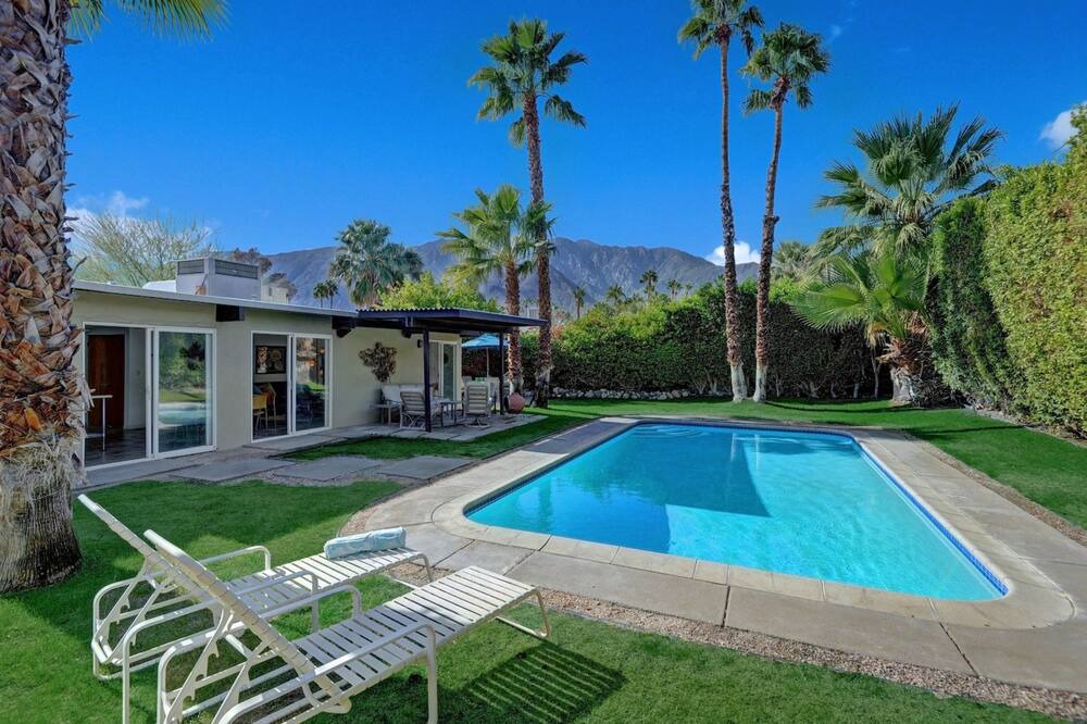 Photo of Outdoor in Racquet Club Estates
