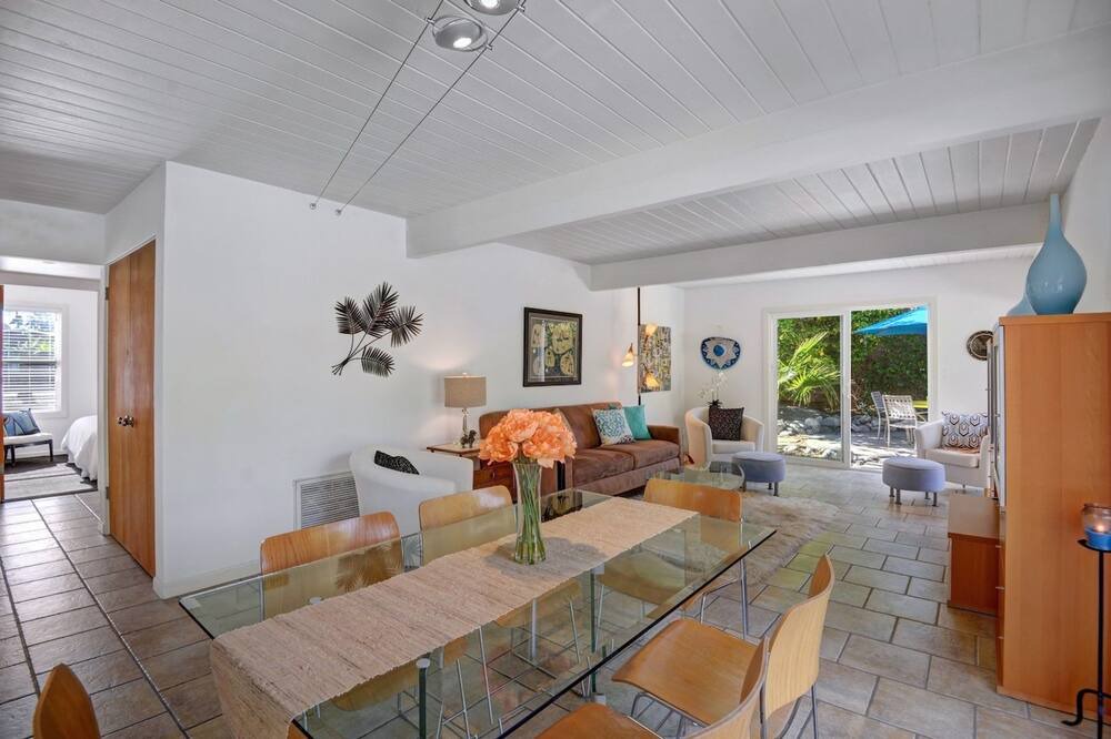 Photo of Livingroom in Racquet Club Estates