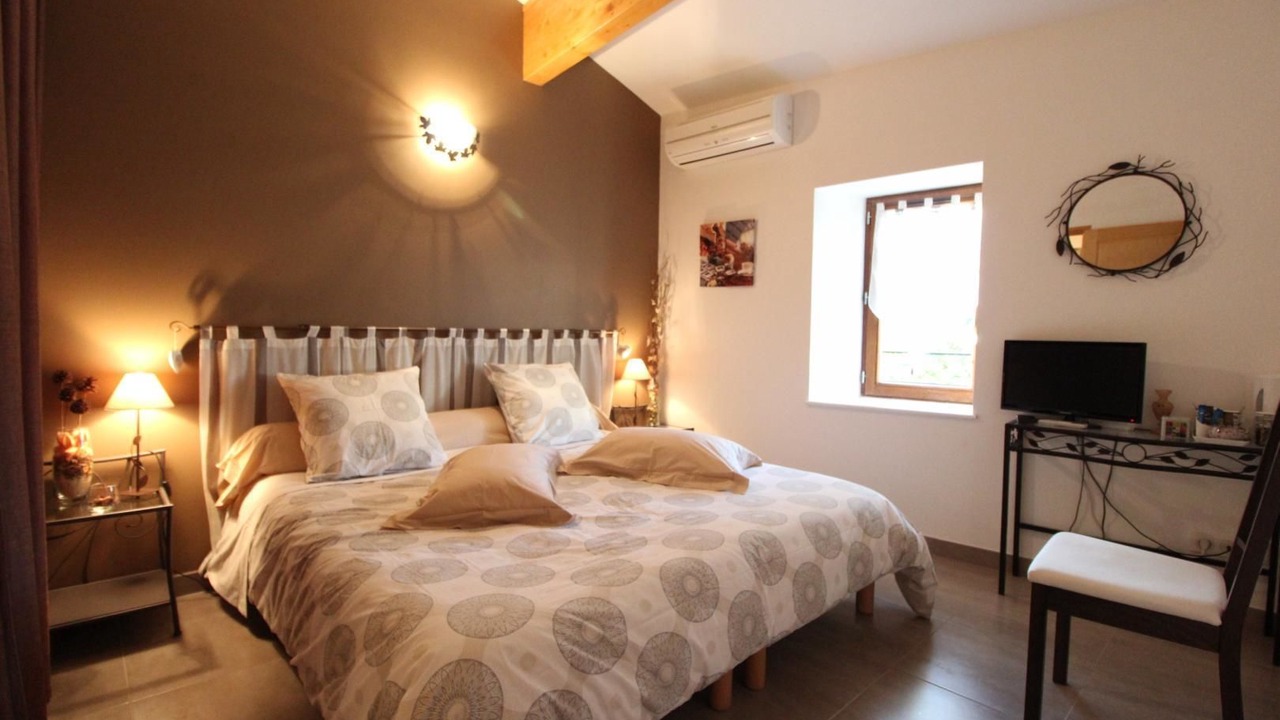 Photo of Bedroom in Vesseaux