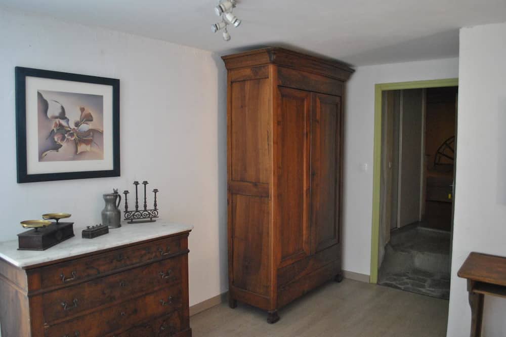 Photo of Bedroom in Martrin