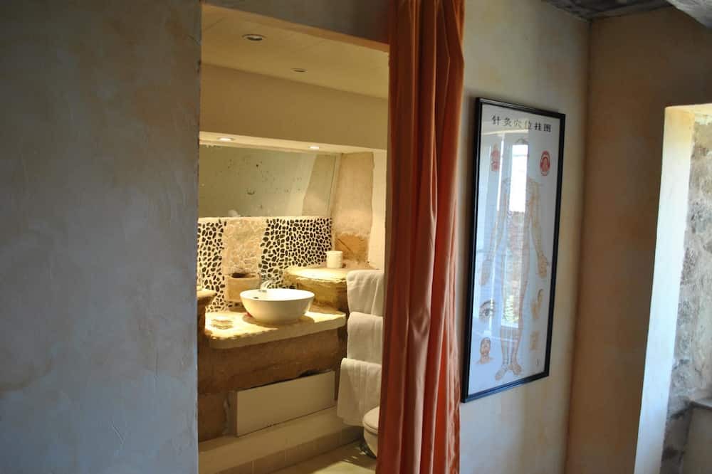 Photo of Bathroom in Martrin