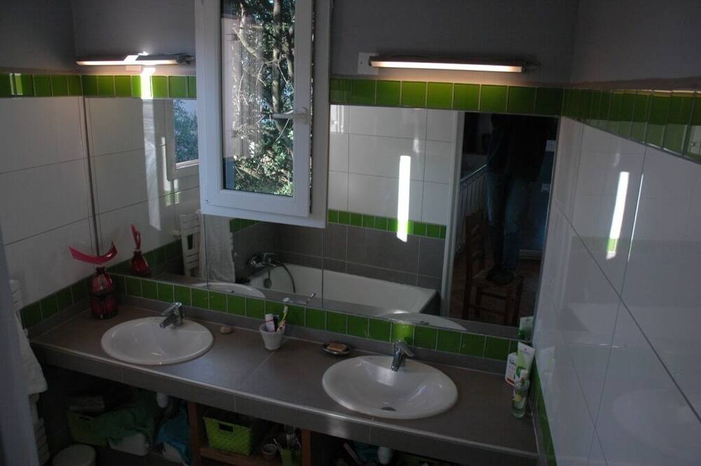 Photo of Bathroom in Mudaison