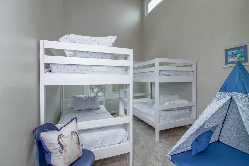 Photo of Bedroom in Chic's Beach