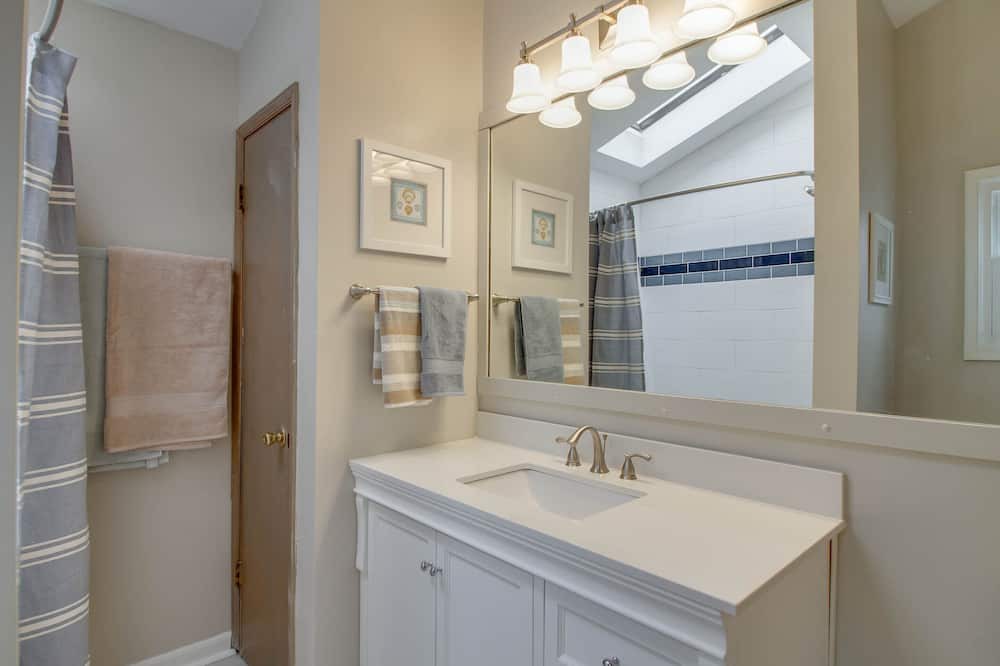Photo of Bathroom in Chic's Beach