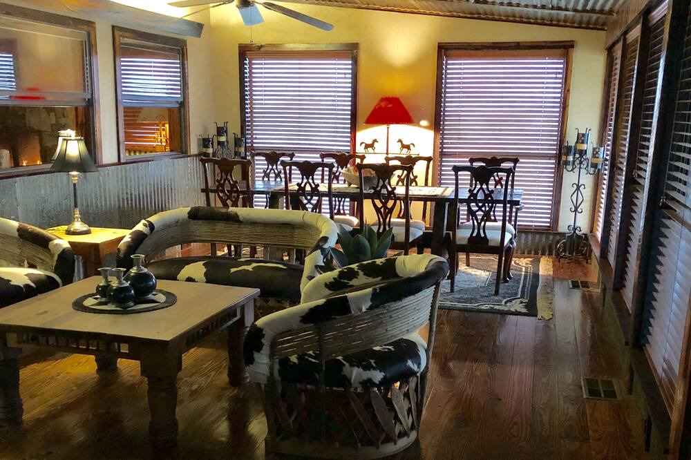 Photo of Livingroom in Weston