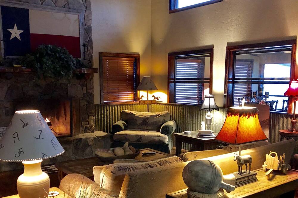 Photo of Livingroom in Weston