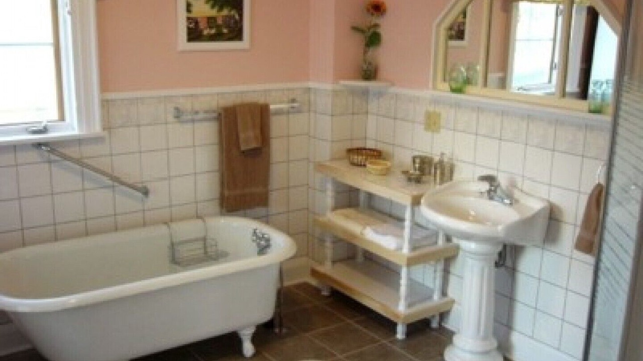 Photo of Bathroom in Kingsburg