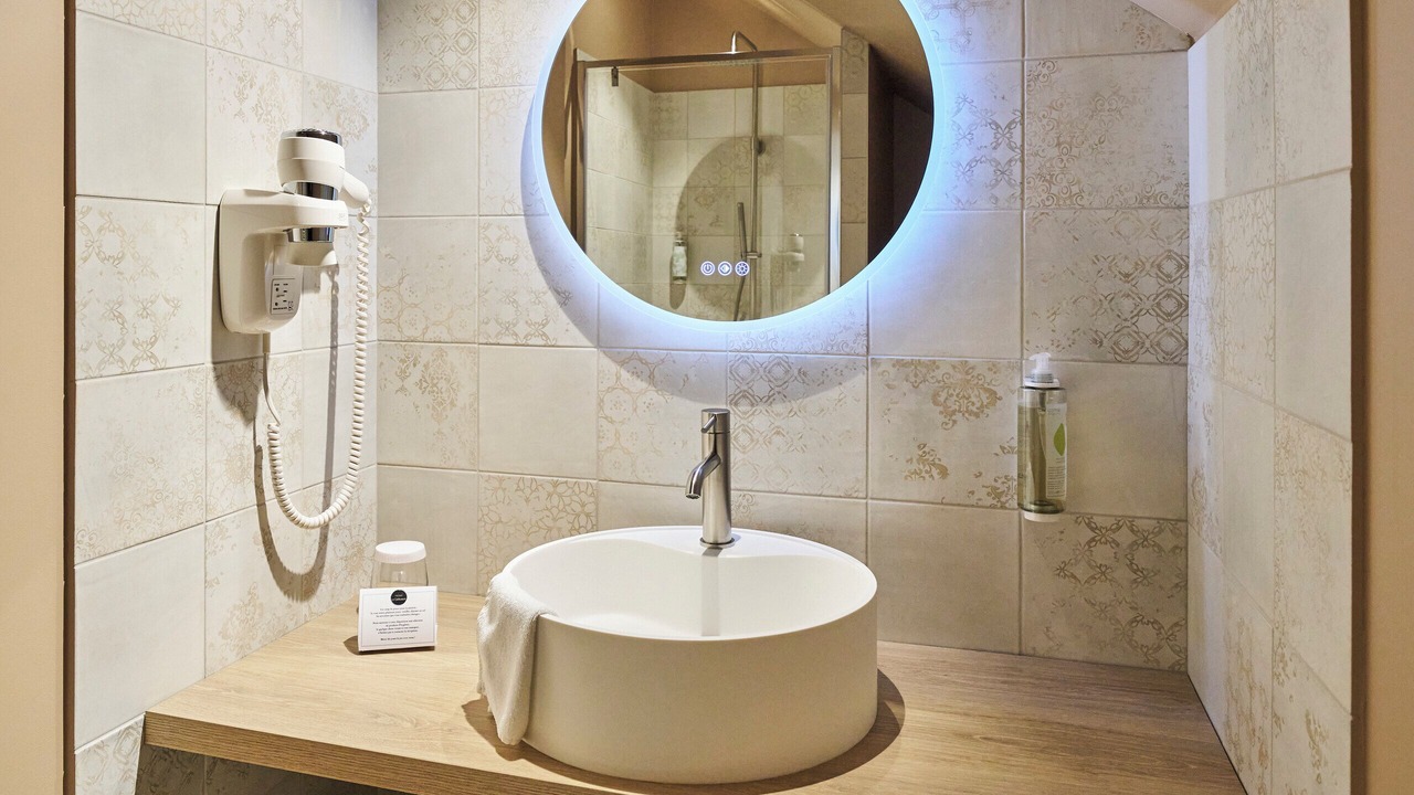Photo of Bathroom in Saint-Berthevin